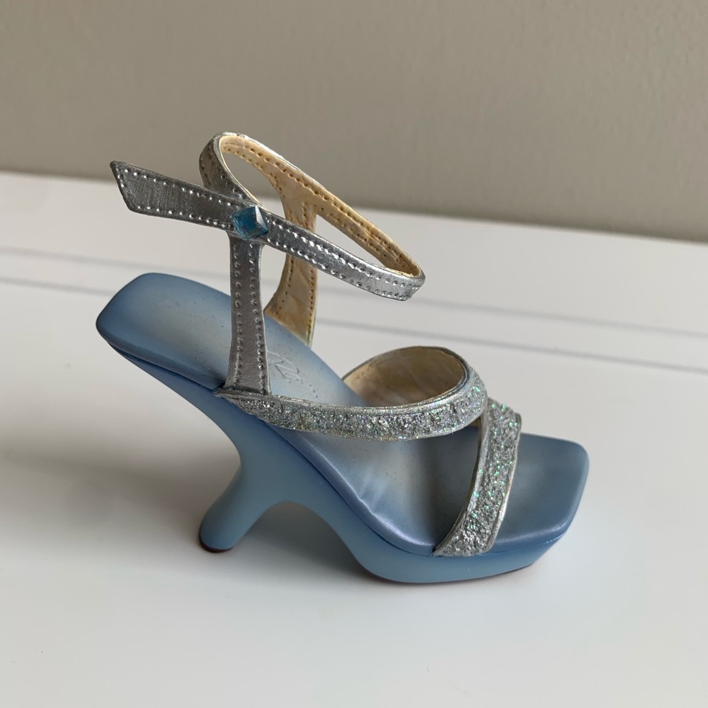 Glitter Glam 2002 - Just the Right Shoe